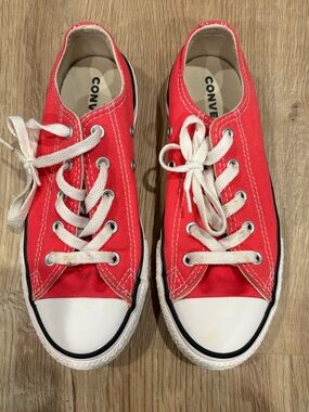 Converse Juniors Low Top Sneakers Size 2